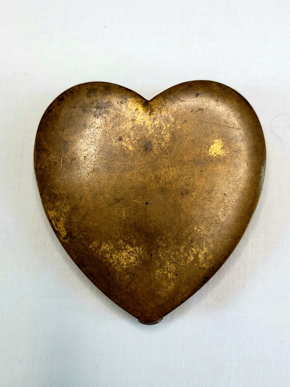 RARE Vintage heart-shaped Guilloche pressed powde… - image 2