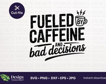 Angetrieben durch Koffein und schlechte Entscheidungen SVG PNG | Lustiges Kaffee Zitat für Tassen | T-Shirt Design für Cricut und Silhouette