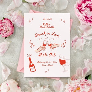 K&ouml;nnte beinhalten: Eine rosa und wei&szlig;e Einladungskarte mit rotem Text, der "join us for Kelly's Bachelorette Drunk in Love Girls Club February 10-12, 2024 Miami, Florida" lautet. Die Karte zeigt Illustrationen von Weingl&auml;sern, einer Weinflasche und Herzen.