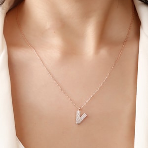 Collar con dijes, regalo para mujeres, collares con letras, collares elegantes, collares con letras "V", collares de oro rosa, collares minimalistas delicados