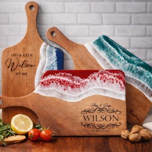 Tabla de cortar de resina de nogal personalizada, bandeja de servir con borde natural, regalo de boda personalizado