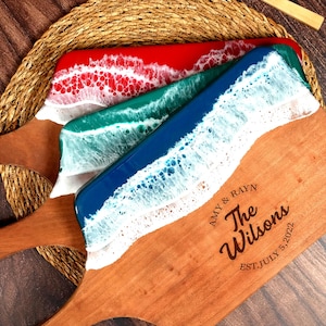 Epoxidharz Live Edge Charcuterie Board, Hochzeitsgeschenke, personalisierte frisch vermählte Geschenke, Verlobungsgeschenk, Jubiläumsgeschenk für Paar, Hochzeit