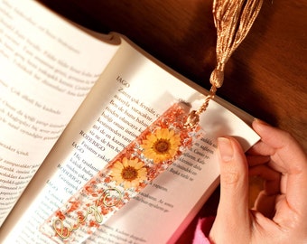 Handmade Pressed Flower Resin Bookmark, Personalized Bookworm Gifts, Custom Gift for Bestfriend, Minimal Book Accessories, Gift for Her