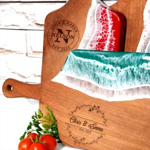 Personalisiertes Paar Geschenk Harz Ocean Walnuss Schneidebrett, Hochzeitsgeschenk, Weihnachten, Verlobungsgeschenk, Charcuterie Brett