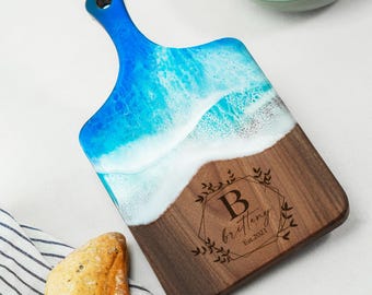 Personalized Epoxy Resin Charcuterie Board, Live Edge Walnut Board, Gift for Mom, Gift idea for Mom, Personalized Gift for Mother, Mom Gift