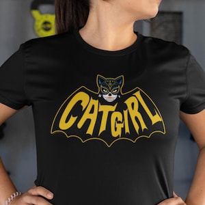 Catgirl Dia de los Muertos T-Shirt – Vintage Feline Mask Design, Chingona Vibes, Women’s Relaxed Fit, Black Tee, Sizes S-3XL, Cat lover Tee