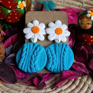 Daisy Flower with Twisted style Earring Summer Earrings Floral Clay Jewelry Polymer Clay Earrings blue twisted earring Gift For Her Earring