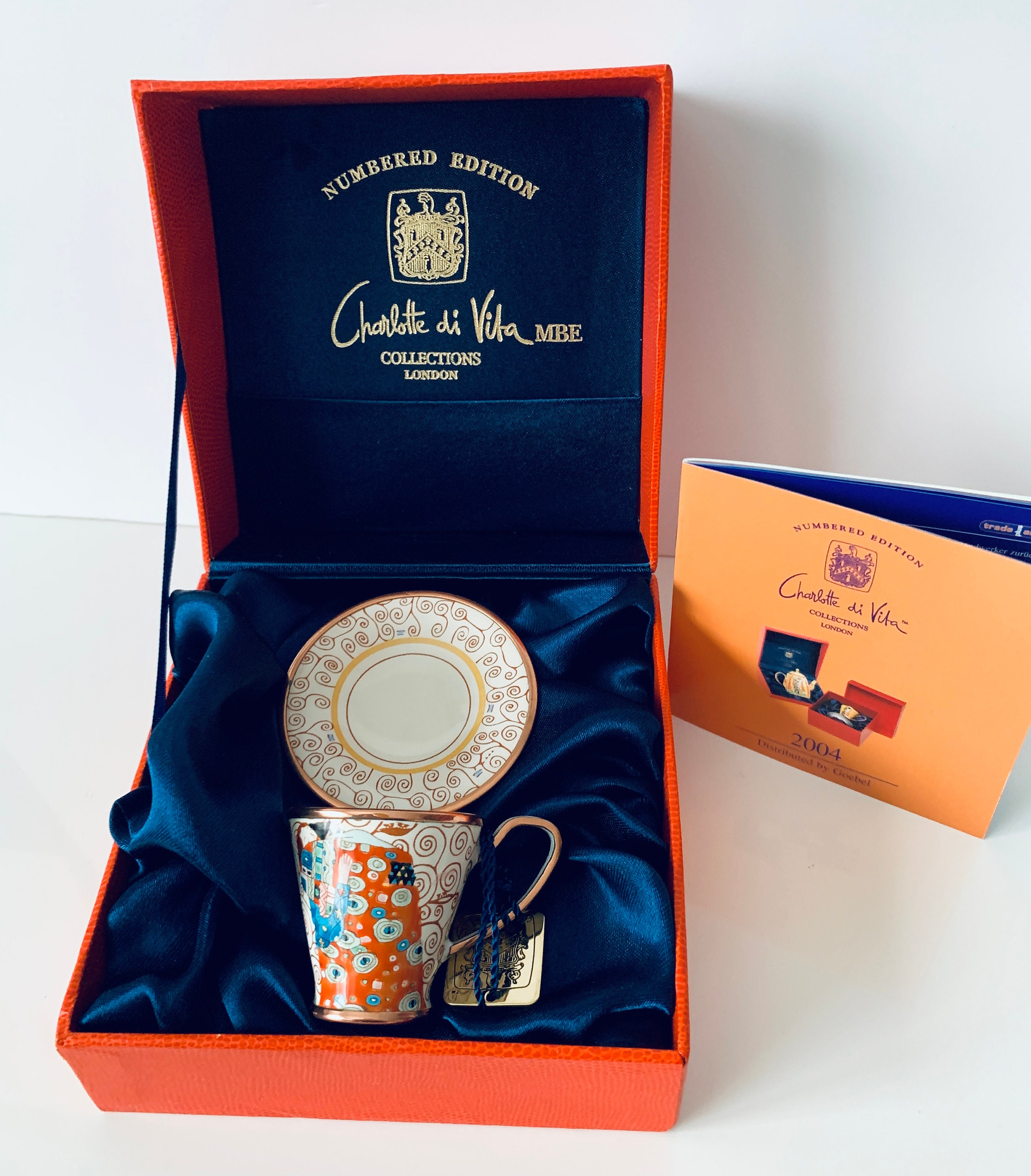 Charlotte di Vita - Famous Artists - Klimt Teacup & Saucer - 2004 (Goebel)