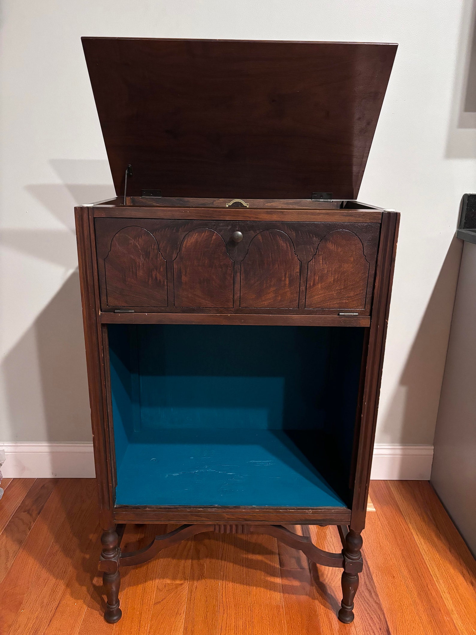 SOLD SOLD SOLD **do Not Purchase** Refinished Antique Pooley Radio ...