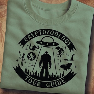 Kryptozoologie-Reiseführer | Cryptid & Mythologie T-Shirt Motiv | SVG-Bundle | Digitaler Dateidownload für Druck + Vinyl schneiden | Abziehbilder