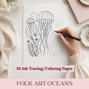 Pode incluir: Uma folha de papel branca com ilustrações de linhas pretas de águas-vivas e plantas aquáticas. O design inclui três águas-vivas de tamanhos variados e vários elementos botânicos. O texto 30 Ink Tracing/Coloring Pages e FOLK ART OCEANS é visível.