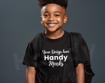 Maqueta de camiseta infantil Bella Canvas 3001T, maqueta de niño afroamericano negro