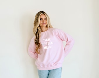Gildan 18000 Mockup / Gildan Light Pink Felpa Mockup / Felpa modello Mockup / Gildan 18000 Light Pink / Gildan 18000 Pink Mockup