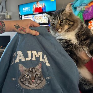 Custom Embroidered Cat Sweatshirt, Embroidered Custom Pet Sweatshirt, Unisex Crew Neck, Hoodie, Unisex T-shirt, Pet Lover Gift, Dog Mama