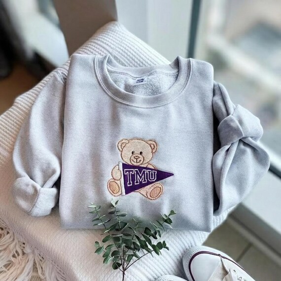 Custom College Sweatshirt, Embroidered Teddy Bear Sweatshirt, Custom University Name Pennant Shirt, Custom College Tee, Gift for collegue