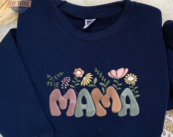 Personalisiertes Mama besticktes Blumen-Sweatshirt, individuelles Mama-Crewneck mit Kindernamen, Herz auf dem Ärmel, Geschenk für neue Mama, Geschenk für Mama