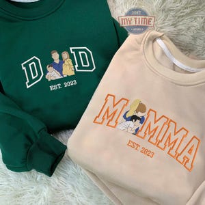Personalized Mom Dad Photo Embroidery Sweatshirt, Custom Varsity Embroidered T-Shirt, Mother&#39;s Day Gift, Gift for Parents, Unisex Crewneck