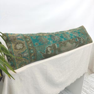Funda de almohada Kilim hecha a mano de 12 x 48 pulgadas / Cojín lumbar largo / Decoración turca vintage bohemia / Cojín rústico para sofá