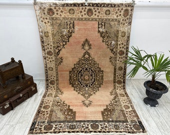 Distressed Turkish Rug, Muted Vintage Carpet, Beige Oushak Rug, Handmade Farmhouse Decor, 5.1x7.9 ft,
