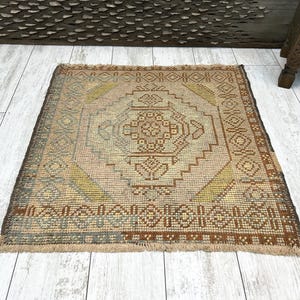 Small Turkish Rug, Vintage Bath Mat, Mini Oushak Rug, Turkish Doormat Rug, Entryway Decor, Outdoor Mat, Small Vintage Rug 2.3x2.3, Boho Rug