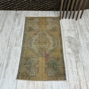 Small Turkish Rug, Vintage Bath Mat, Turkish mat rug, Turkish Doormat Rug, mini rug, Outdoor Mat, Small Vintage Rug 1.5x2.7, Boho Rug