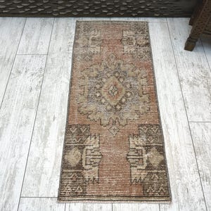 vintage rug, mini oushak rug, distressed rug, pink rug, pale rug, turkish rug, nomadic rug, bath mat runner, boho rug, 1.3 x 3.1 ft,