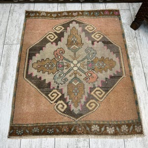 Small Turkish Rug, Vintage Bath Mat, Turkish mat rug, Turkish Doormat Rug, mini rug, Outdoor Mat, Small Vintage Rug 2.1x2.5, Boho Rug