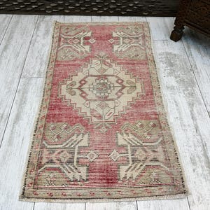 Alfombra vintage pequeña de 4,3 x 8,3 cm. Alfombra turca pequeña, alfombra oushak pequeña, alfombra pequeña hecha a mano, alfombra bohemia pequeña, alfombra de puerta, alfombra de baño turco.