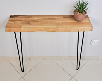 Table console Timberena en chêne massif fait main avec design moderne, bord vivant, pieds en épingle à cheveux
