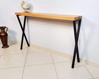 Table console Timberena en chêne massif fait main avec design moderne, bord vivant, pieds en forme de X