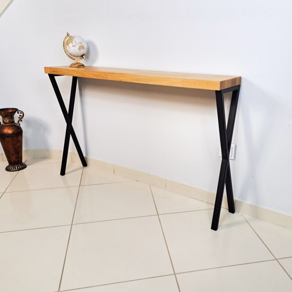 Table console Timberena en chêne massif fait main avec design moderne, bord vivant, pieds en forme de X