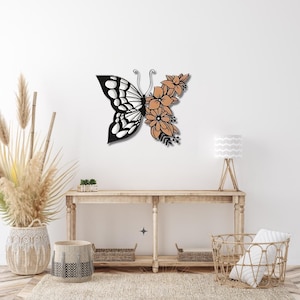 Decorazione murale in metallo con farfalla e fiore: arredamento moderno per la casa