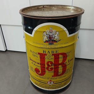 Sällsynt vintage J & B Whiskey reklam plåtburk behållare puff 50 cm i gott skick som visas på bilderna
