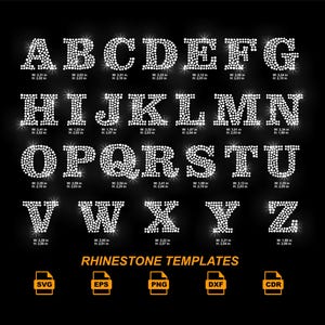 Könnte beinhalten: Auf schwarzem Hintergrund wird ein vollständiges Alphabet aus Strassbuchstaben mit Breiten- und Höhenmaßen in Zoll angezeigt. Die Buchstaben sind weiß und funkelnd. Unter dem Alphabet steht der Text "RHINESTONE TEMPLATES" in Gelb, zusammen mit Dateityp-Symbolen.