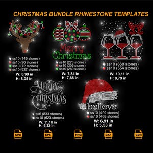 Op de afbeelding: Zwarte afbeelding met kerstontwerpen van strass-steentjes. Bevat een rendier met lichtjes, ornamenten, wijnglazen, de woorden "Merry Christmas" en een kerstmuts met het woord "believe". Breedtes variëren van 17,55 cm tot 28,39 cm.
