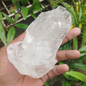 Quartz Crystal High Altitude Himalayan Point Large 9 oz. Wand ~ 3 1/2&quot; Long ~ Museum Quality Transparent Clear Sparkling Rainbow Inclusions