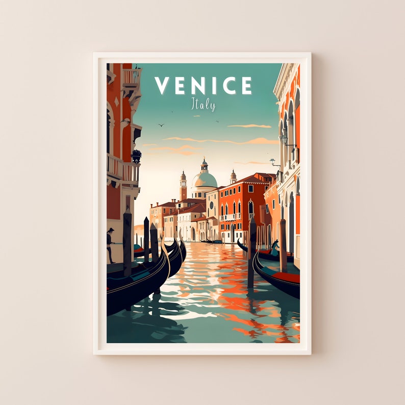 Puede incluir: Un cartel de viaje vintage con una ilustraci&oacute;n colorida de Venecia, Italia. El cartel muestra un canal con g&oacute;ndolas y edificios en el fondo. El texto "VENICE Italy" est&aacute; en la parte superior del cartel.