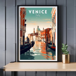 Puede incluir: Un cartel de viaje vintage con una ilustraci&oacute;n colorida de un canal en Venecia, Italia. El cartel presenta g&oacute;ndolas, edificios y el texto "VENICE Italy".