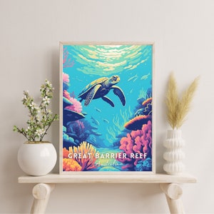 K&ouml;nnte beinhalten: Eine farbenfrohe Illustration einer Meeresschildkr&ouml;te, die im Great Barrier Reef schwimmt. Die Schildkr&ouml;te ist gr&uuml;n und schwarz mit einer gelben Schale. Das Riff ist voller Korallen und Fische. Der Text "Great Barrier Reef Australia" befindet sich am unteren Rand des Bildes.