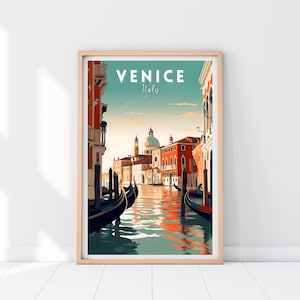 Puede incluir: Un cartel de viaje vintage con una ilustraci&oacute;n colorida de un canal en Venecia, Italia. El cartel tiene el texto "VENICE Italy" en la parte superior.