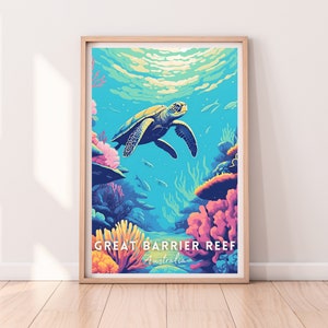 K&ouml;nnte beinhalten: Eine farbenfrohe Illustration einer Meeresschildkr&ouml;te, die im Great Barrier Reef schwimmt. Die Schildkr&ouml;te ist von Korallen und Fischen umgeben. Der Text "Great Barrier Reef Australia" befindet sich am unteren Rand des Bildes.