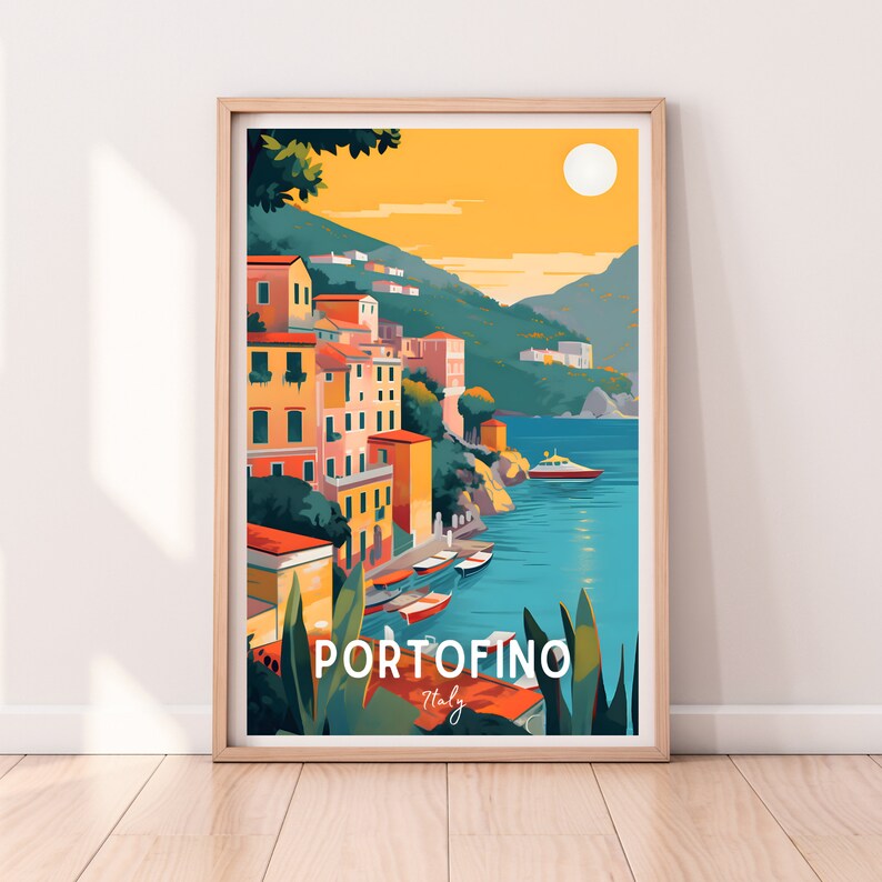 Op de afbeelding: Een kleurrijke illustratie van de Italiaanse stad Portofino, met gebouwen op een heuvel met uitzicht op een blauwe baai. De tekst "PORTOFINO Italy" staat onderaan de afbeelding.