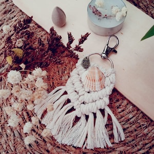 Macramé zomertas charme, macramé sleutelhanger met gepersonaliseerde schelp, macramé tas accessoire, macramé sleutelhanger boho-stijl, portemonnee sleutelhanger