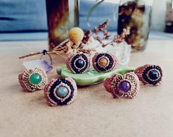 Mikromakrame Ring mit Mineral, Tribal Mikromakrame Schmuck Festival, Mikromakrame Boho Schmuck, Kristall Edelsteine Ring Makramee