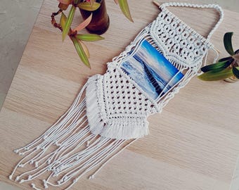 Marco de fotos colgante de tapiz de macramé, soporte de pared para fotos de macramé bohemio, marco de fotos hecho a mano para colgar en la pared, macramé con flecos y tiras