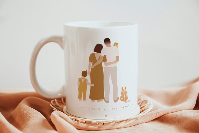 May include: White ceramic mug with a colorful illustration of a family of four and a dog. The text "Lila, Chloe, Remy, Ida, Pioupiou" is printed on the bottom of the mug.