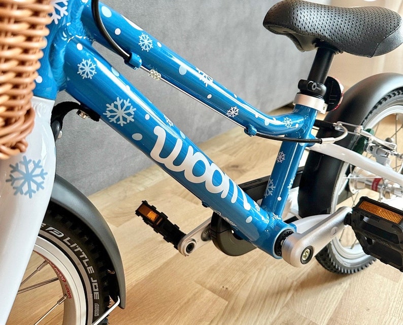 Schneeflocke Eiskönigin Aufkleber Fahrrad Laufrad Woom Scoot & Ride Roller Sticker Name Personalisiert Eisprinzessin Bild 1