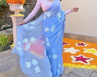 Handmålad blå chiffongsari: Bollywoodsari med blommönster