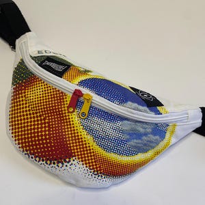 Sac banane en collab avec Fishbrain , banane upcyclée, denim fanny pack, bum bag, sac de ceinture, petit sac bandoulière unisexe