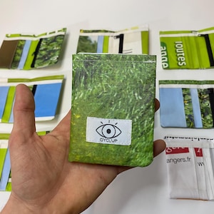 porte monnaie upcycle avec une bâche de communication événementielle, porte feuille pour homme et femme, porte monnaie recycle